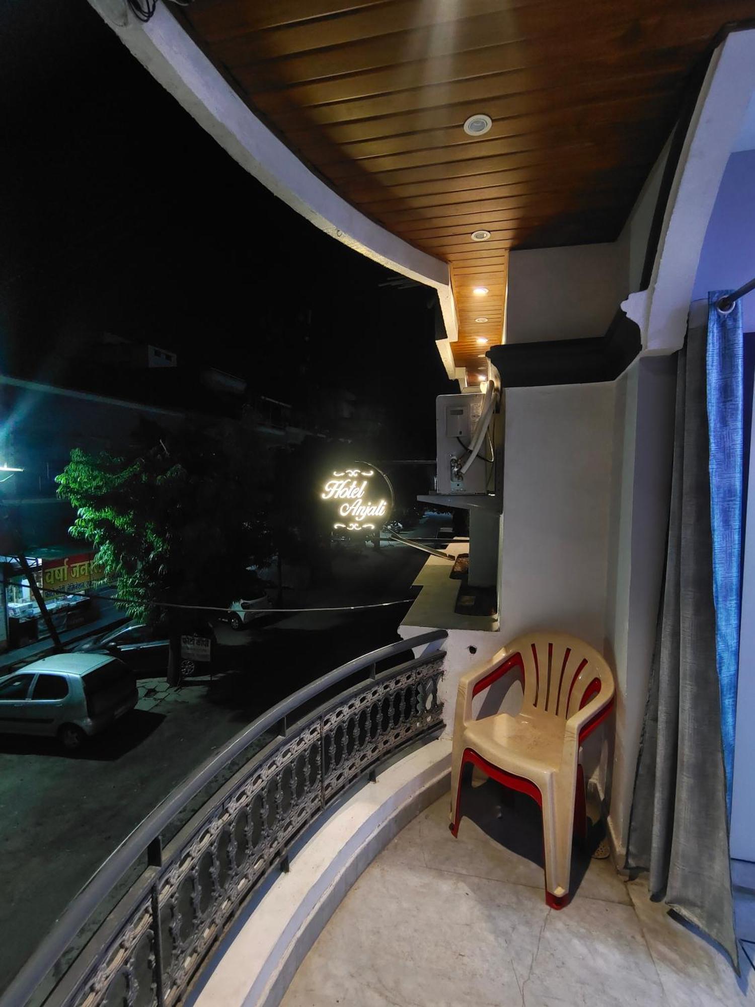 Hotel Anjali Ujjain Exteriör bild